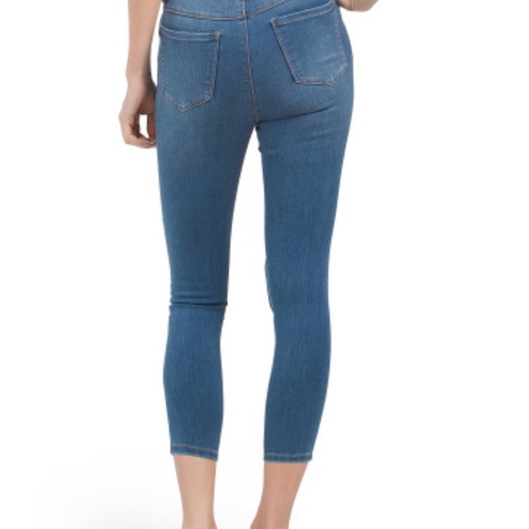 Closet - Picture 6 of 12